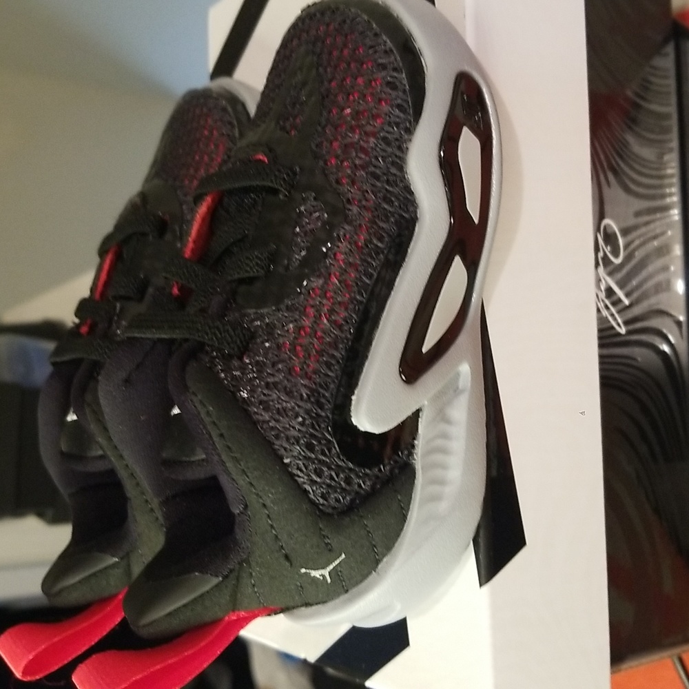 Nike tatum 1 old school  toodler size 4c